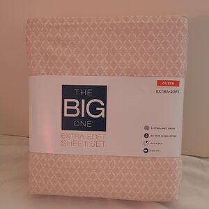 The Big One Extra-Soft Sheet Set in Blush Pink Geometric